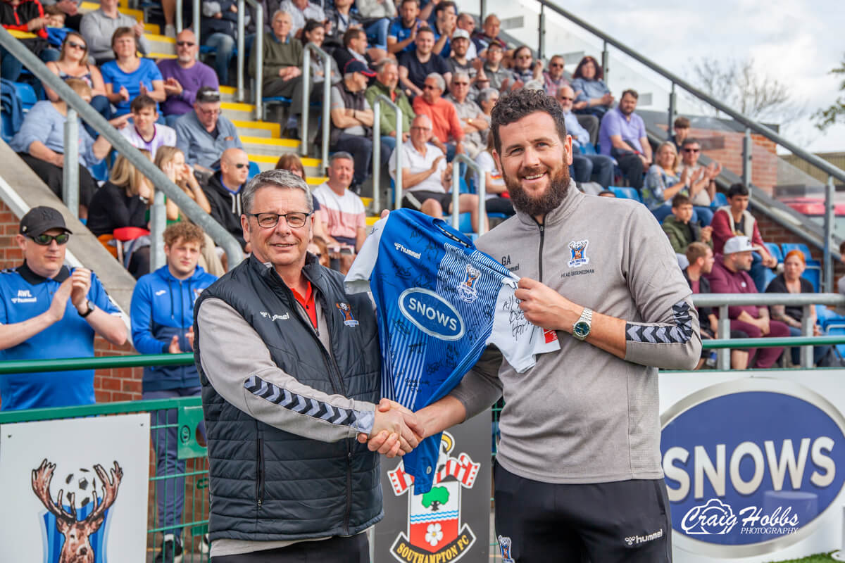 AFC Totton Vice-Chairman Dave Penny presents departing Groundsman Gareth Abernathy with a signed shirt.jpg