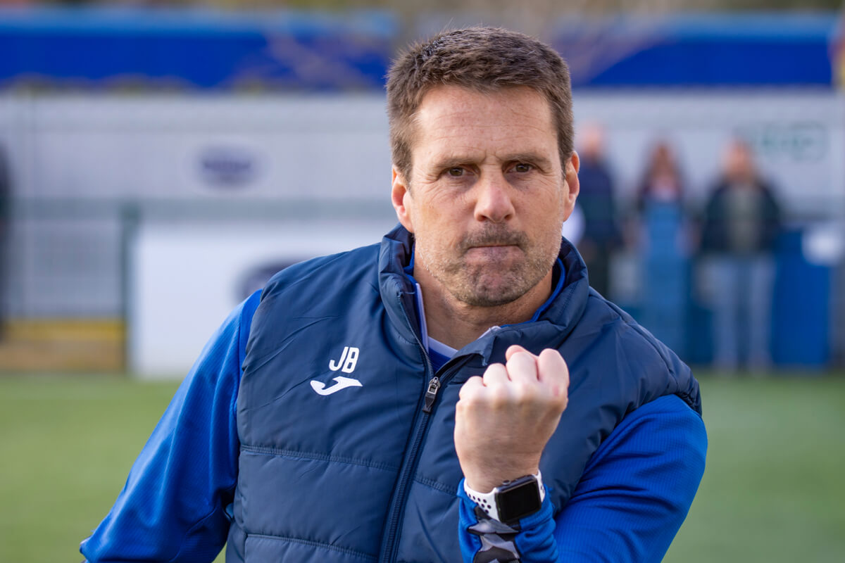 Jimmy Ball_AFC Totton Manager vs Evesham United_SLD1S_09Apr22.jpg