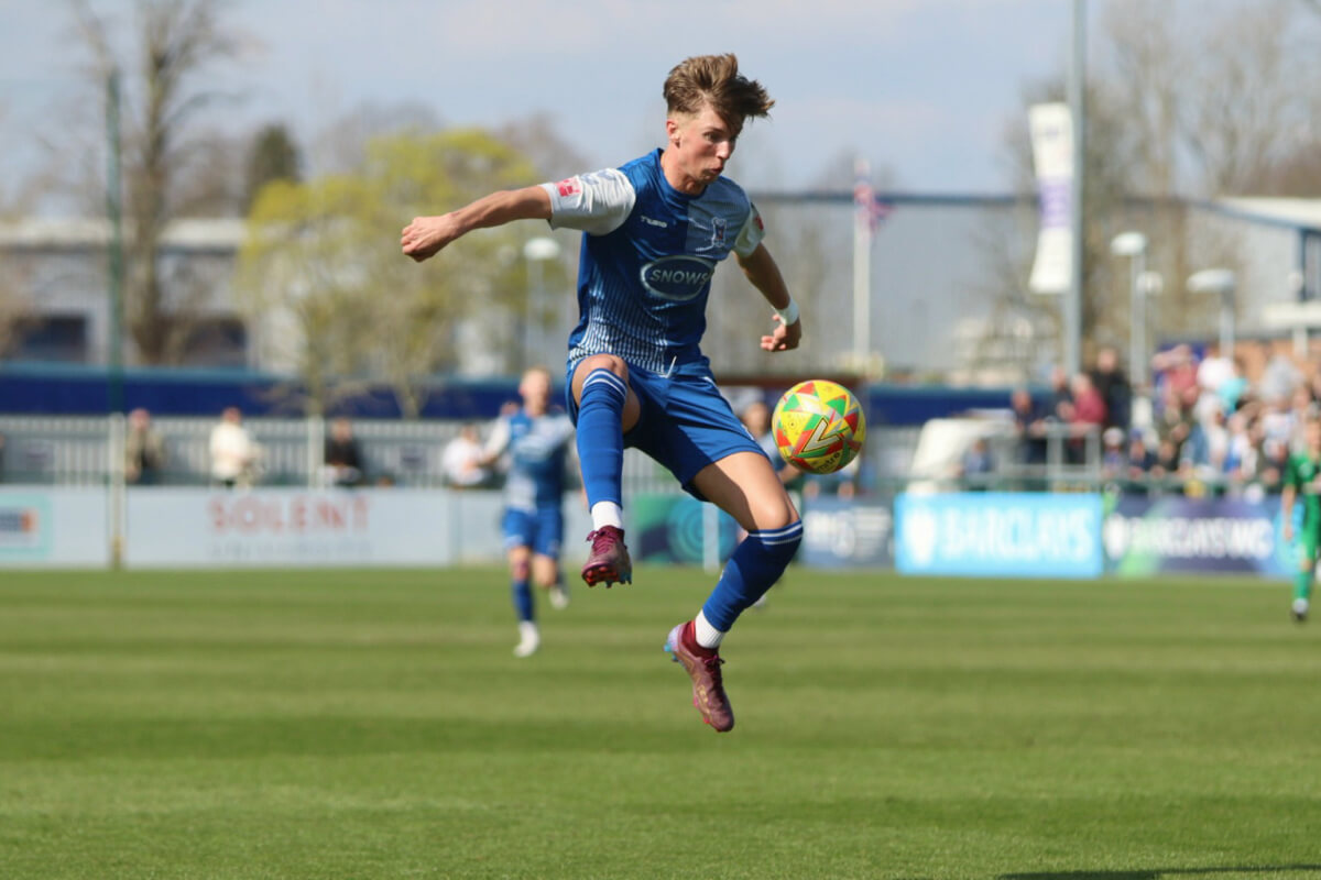 Matty Burrows-1_AFC Totton vs Cinderford Town_SLD1S-33_Sat08Apr2023.jpg