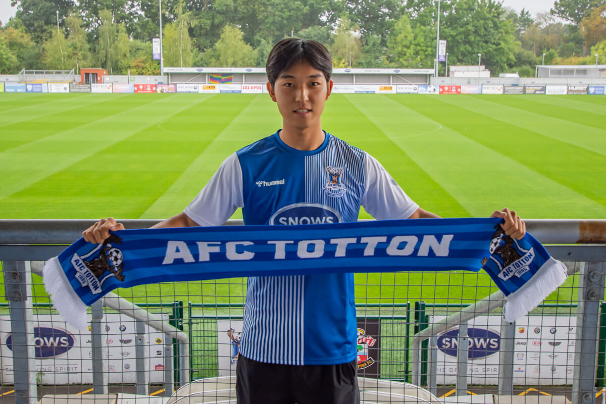 Seung-Woo Yang-4_AFC Totton Signing_Sep2022.jpg