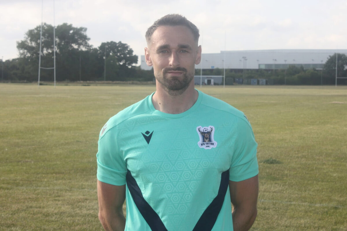 BRANDON HAUNSTRUP_AFC Totton Training at Test Park_Jun2025_Credit Fin Hall.jpg