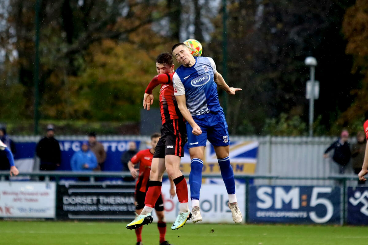 Luke Hallett-1_AFC Totton vs Tavistock AFC_SLD1S-13_Sat26Nov2022_by Tom Phillips.jpg