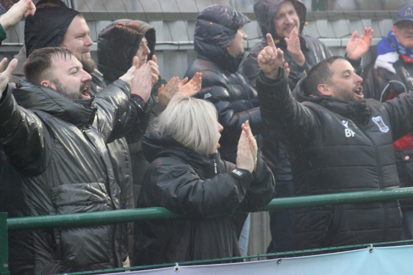 Fans celebrating home to Hornchurch.JPG