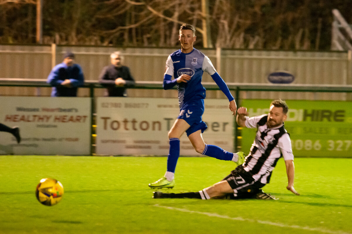 Jack Hoey_Strikes_AFC Totton vs Hedge End Town_SSC3R_22Feb22.jpg