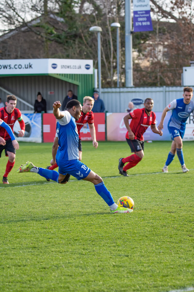 Hisham Kasimu_Penalty Goal_Brett Williams-1_AFC Totton vs Cirencester Town_SLD1S_12Mar22.jpg