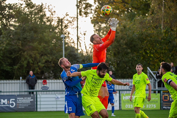 AFC Totton V Hungerfrod Town 04.11.23_Scott Rendell.jpg