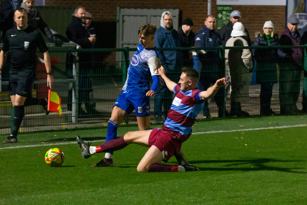 Matty Burrows-1_AFC Totton vs Hamworthy United_SLD1S-12_Tue22Nov2022.jpg