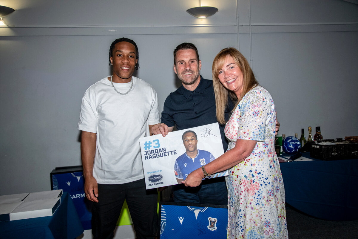 Jordan Ragguette_Sponsor_Snows Car Centre_AFC Totton 2023-24.jpg