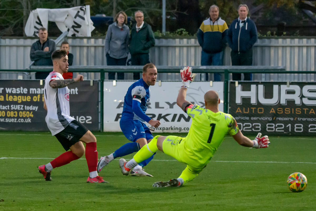 Scott Rendell-1_GOAL_AFC Totton vs Westbury United-SLD1S-10_Sat12Nov2022.jpg