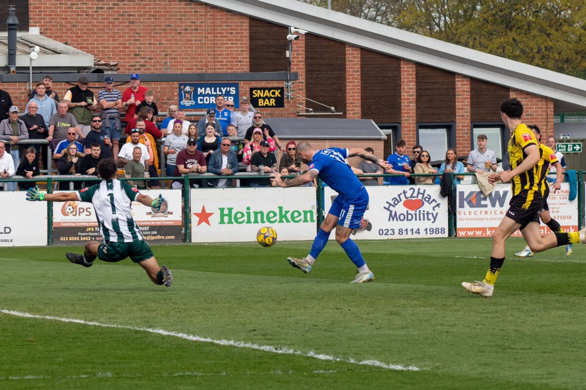 Charlie Austin-4_AFC Totton vs Tiverton Town_SLPDS-39_Sat12Apr2025_HG.jpg