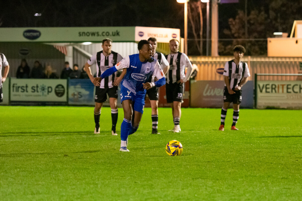 Shaquille Gwengwe_Penalty Kick_AFC Totton vs Hedge End Town_SSC3R_22Feb22.jpg