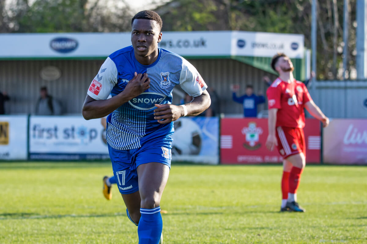 Shaquille Gwengwe-2_AFC Totton vs Bideford AFC_SLD1S_26Mar22.jpg