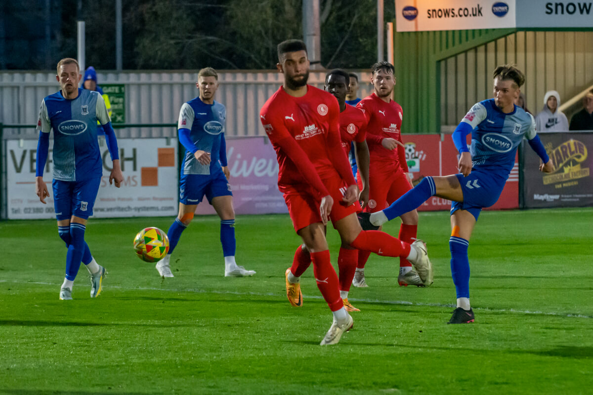 Matty Burrows-1_AFC Totton vs Frome Town_SLD1S-37_Tue18Apr2023.jpg